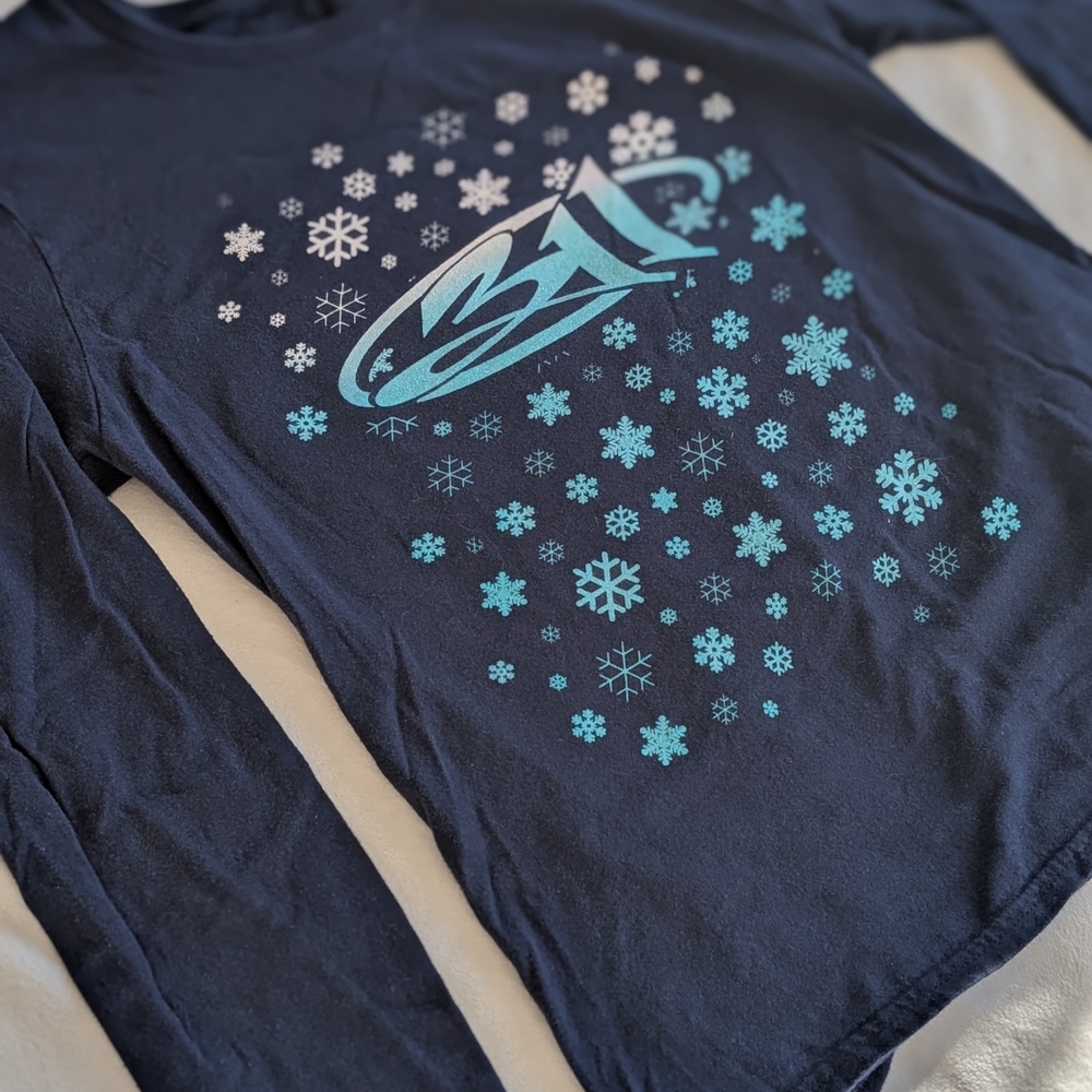311 Women's Snowflake Long Sleeve Shirt Size XS